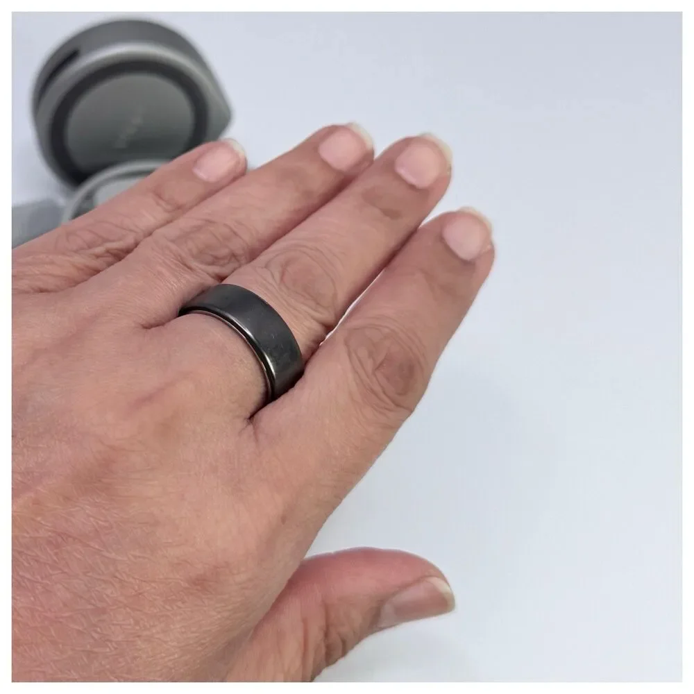 Oura Ring 4 Stealth Size 9 + Wireless Charging Case Bundle - Battery Verified
